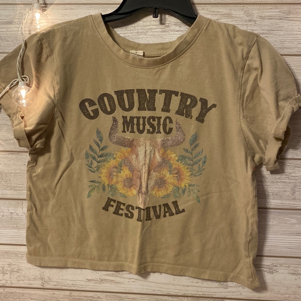 Country music festival cropped tee